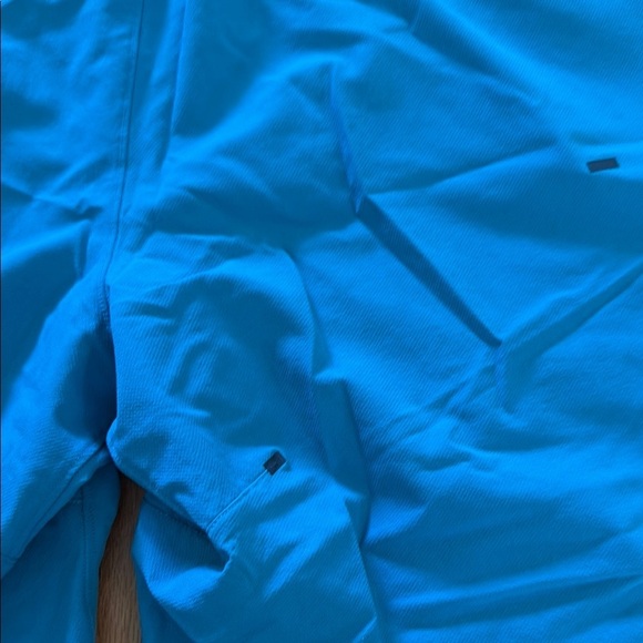 Lululemon M License to Train linerless turquoise Blue Athletic Shorts great cond - Picture 3 of 8